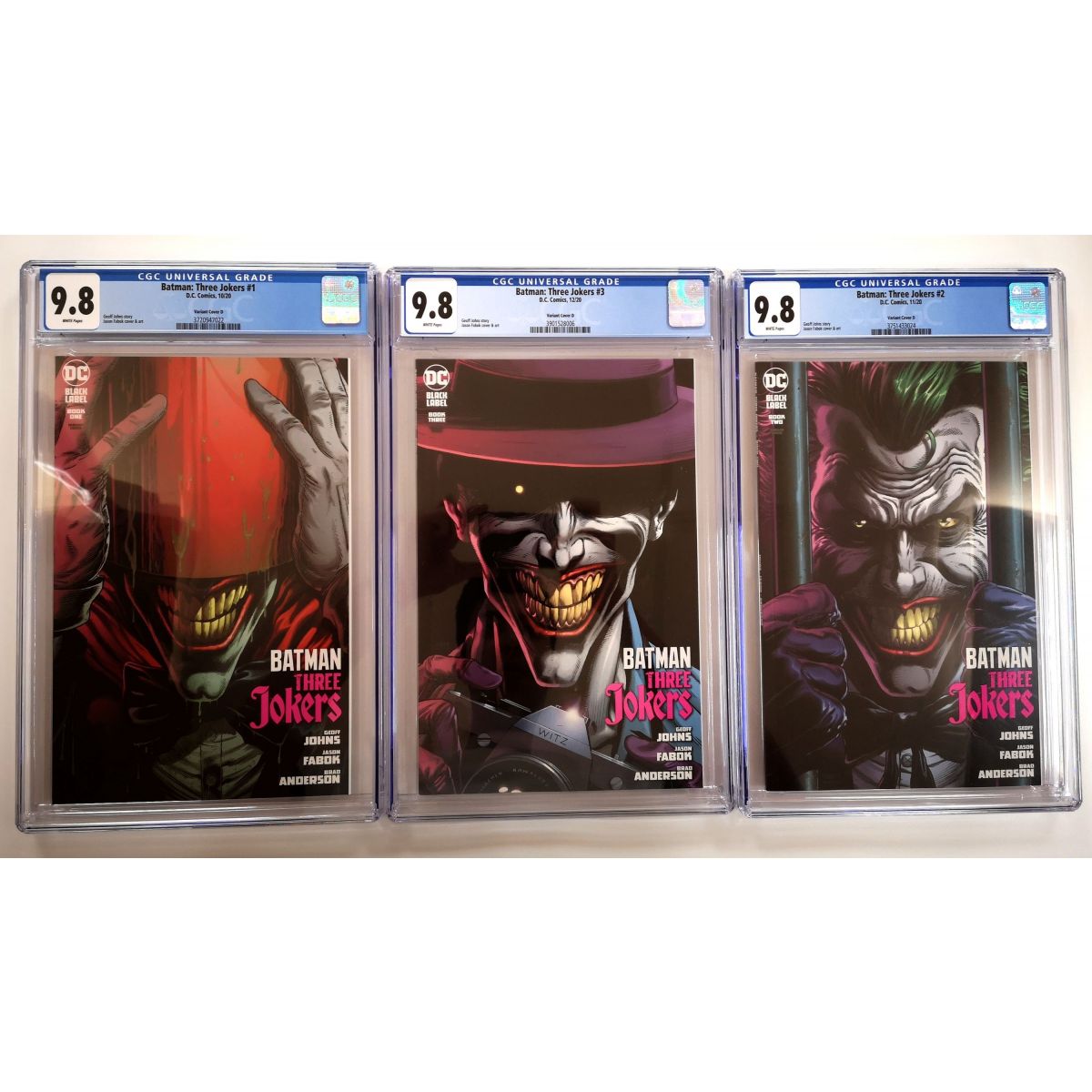Comics – D.C. – Batman: Three Jokers 1, 2 & 3 (2020) – [CGC 9.8 – Weiße Seiten]