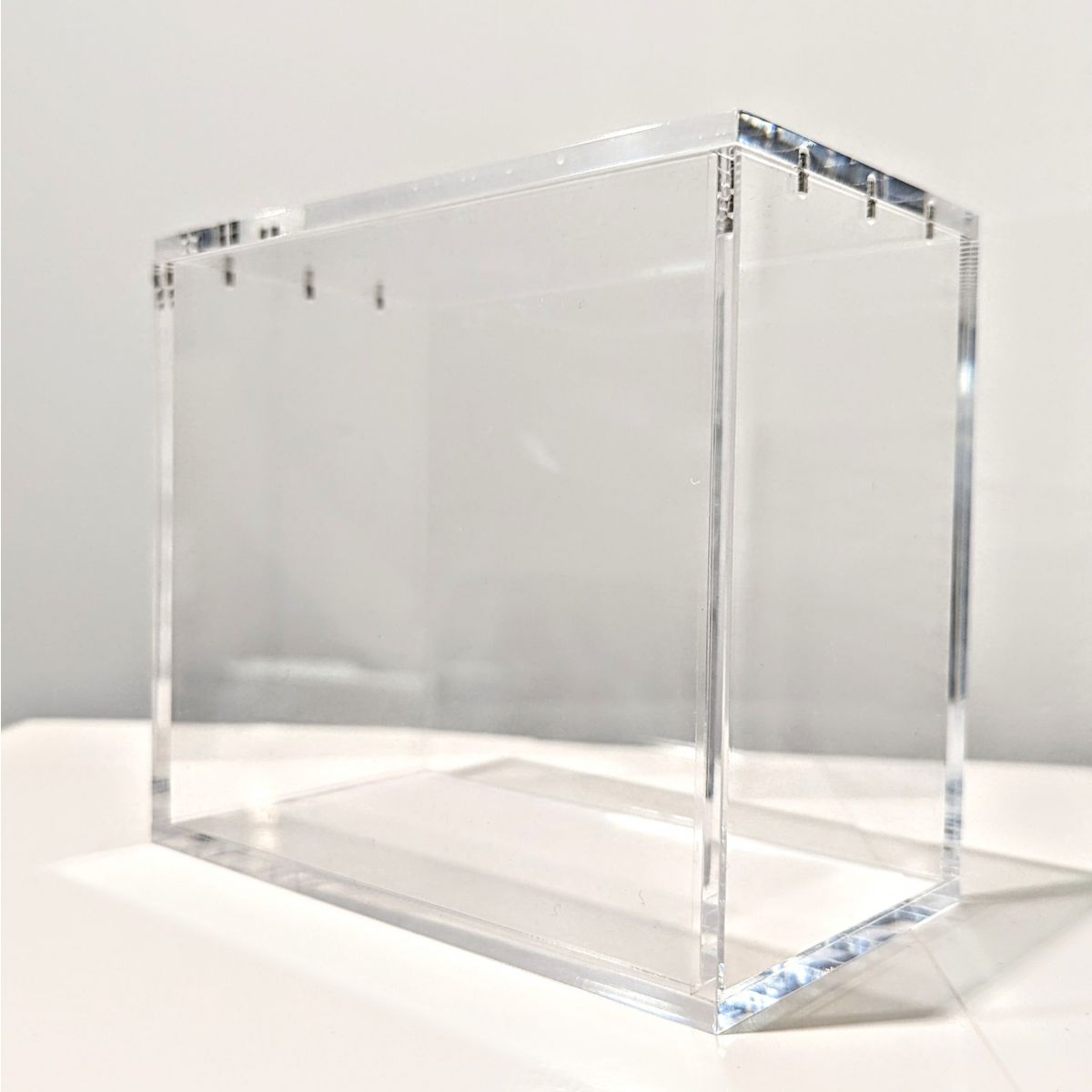 Treasurewise – Displayschutz aus Plexiglas – Booster-Box – magnetischer Deckel
