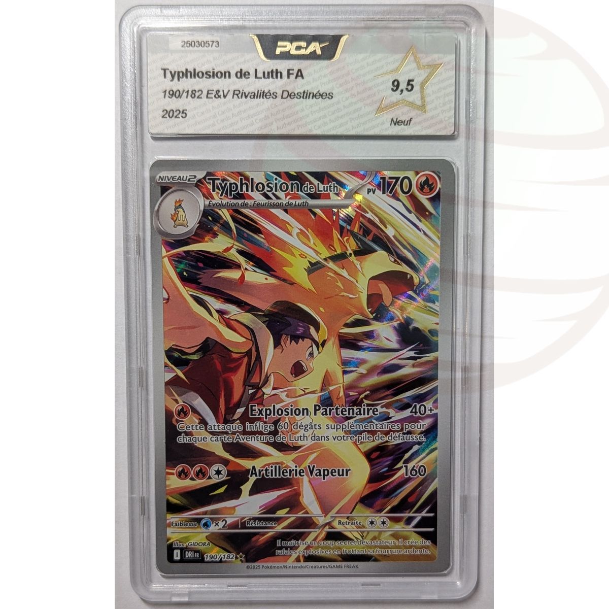 [PCA 9.5 - Neu] - Bewertete Karte - Typhlosion von Luth FA 190/182 - E&V Destined Rivalries - 2025 - Pokémon - Französisch